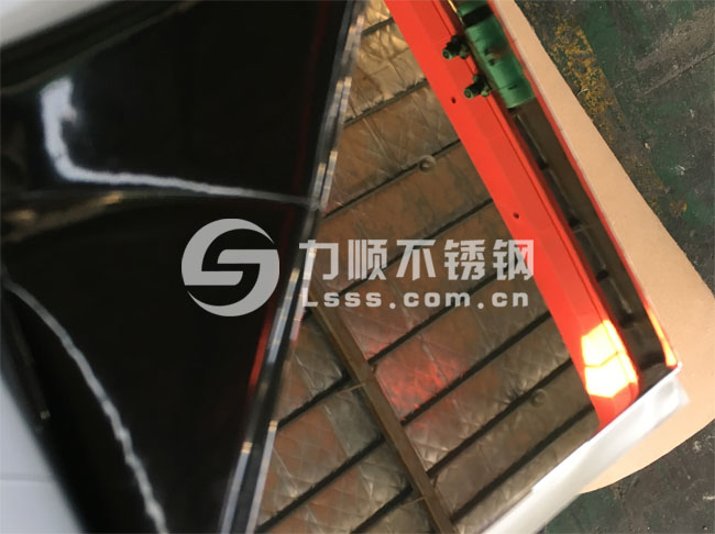 無(wú)錫不銹鋼鏡面板_1米寬_0.