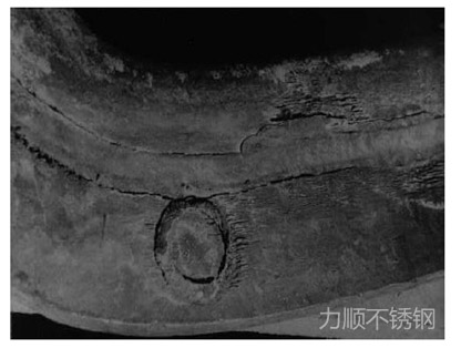 使用在硫酸酸洗液中的AISI316鉤具，其焊縫周圍發(fā)生的晶間腐蝕